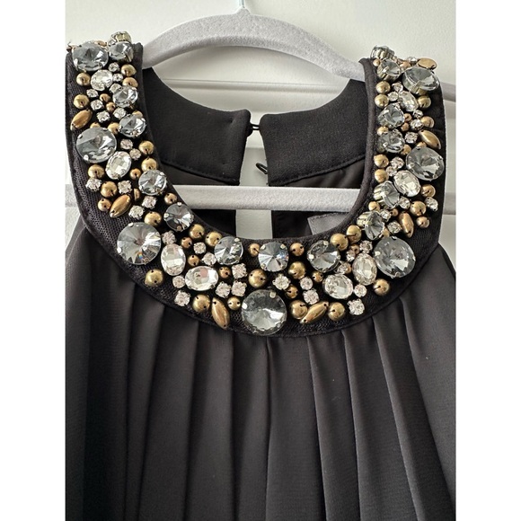 Vince Camuto Elegant Black Sleeveless Dress with Embellished High - Neckline - Picture 3 of 7